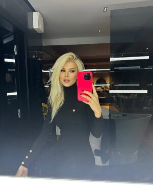 Marina Vjollca Instagram - My march💋