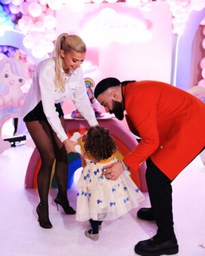 Marina Vjollca Instagram - Sot 1 jave me pare😍
Marget’s birthday🦄