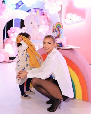 Marina Vjollca Instagram - Sot 1 jave me pare😍
Marget’s birthday🦄