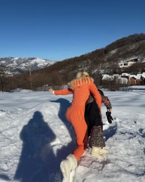 Marina Vjollca Instagram - 01.01.25
2025 started like this for us 🧡