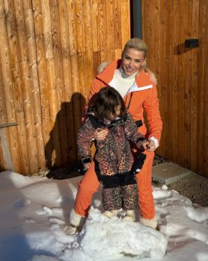 Marina Vjollca Instagram - 01.01.25
2025 started like this for us 🧡