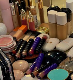 Marina Vjollca Instagram - Getting ready for the show ✨ never without my fav makeup 💜