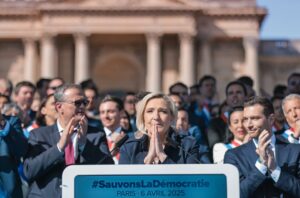 Marine Le Pen Instagram - Jusqu’à la victoire ! 🇫🇷