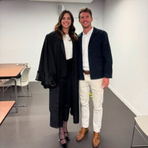 Marine Lorphelin Instagram - Quelle semaine (Partie 1) 🥹🎓

Docteur devant ma famille et mes amis, c’est beaucoup d’émotions ! 

Puis un joli moment de fête après la soutenance chez @maisonsauvageparis : décoration chaleureuse, desserts à tomber par terre (le cheesecake OMG🤤) et des recettes salées savoureuses et équilibrées. 
Avec un ban Bourguignon, évidemment ! 

Merci à tous pour vos messages que j’ai reçu par centaines 💕