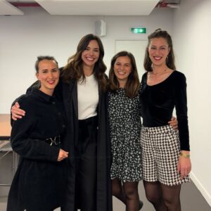 Marine Lorphelin Instagram - Quelle semaine (Partie 1) 🥹🎓

Docteur devant ma famille et mes amis, c’est beaucoup d’émotions ! 

Puis un joli moment de fête après la soutenance chez @maisonsauvageparis : décoration chaleureuse, desserts à tomber par terre (le cheesecake OMG🤤) et des recettes salées savoureuses et équilibrées. 
Avec un ban Bourguignon, évidemment ! 

Merci à tous pour vos messages que j’ai reçu par centaines 💕