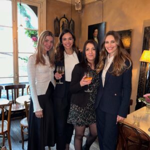 Marine Lorphelin Instagram - Quelle semaine (Partie 1) 🥹🎓

Docteur devant ma famille et mes amis, c’est beaucoup d’émotions ! 

Puis un joli moment de fête après la soutenance chez @maisonsauvageparis : décoration chaleureuse, desserts à tomber par terre (le cheesecake OMG🤤) et des recettes salées savoureuses et équilibrées. 
Avec un ban Bourguignon, évidemment ! 

Merci à tous pour vos messages que j’ai reçu par centaines 💕