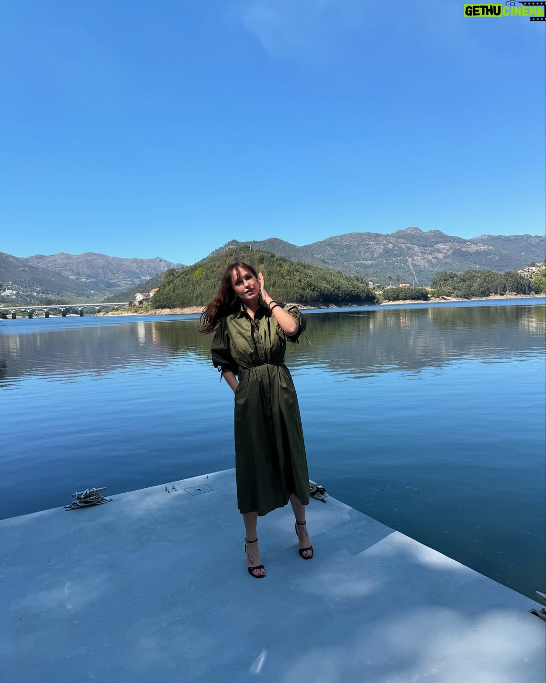 Marisa Cruz - 5.3K Likes - Por muito que conheça o nosso país ainda sou surpreendida com sítios muito especiais. Deixo-vos o registo de um dia passado em ótima companhia nesta casa de sonho no Gerês.
#gerês #portugal