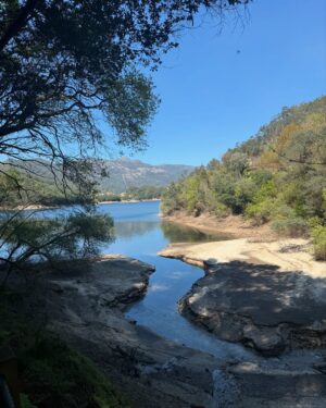 Marisa Cruz Instagram - Por muito que conheça o nosso país ainda sou  surpreendida com sítios muito especiais. Deixo-vos o registo de um dia passado em ótima companhia nesta casa de sonho no Gerês.

#gerês #portugal
