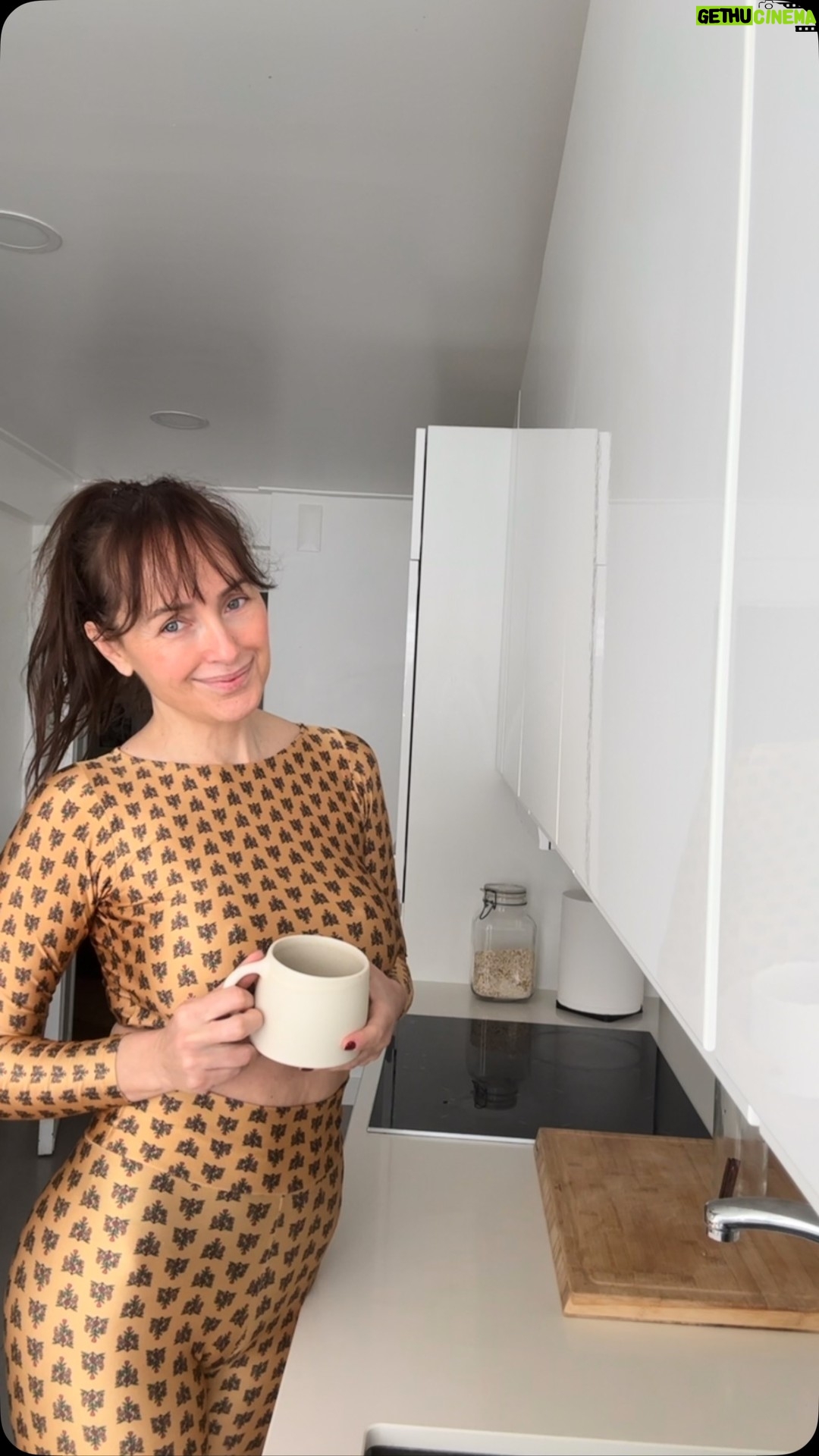 Marisa Cruz - 1.9K Likes - Começar o dia com o meu café é quase um ritual, e depois é só levar essa energia para o treino! ☕👌🏼
Mas este café è especial ☺️
Deixo aqui a receita se quiserem experimentar
Café
Creatina
Proteína
Bebida de arroz
Canela
Curcuma
Gengibre
Pimenta preta
@zumub.pt
Porque, no fim das contas, é sobre se sentir bem e aproveitar o processo! Vamos lá, a força está na mente (e no café 😉)! #CaféETreino #BoraProTreino #EnergiaPositiva” #takeanotherapproach #cabetrainingcenter