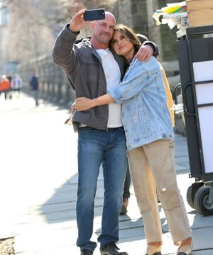 Mariska Hargitay Instagram - Just leaving this here 👯‍♂️