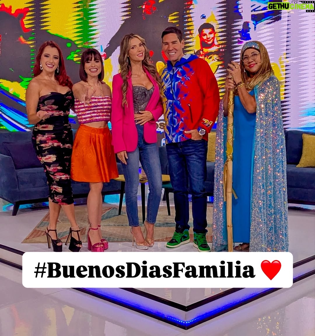 Marlene De Andrade - 15.3K Likes - @buenosdiasfaamilia De lunes a viernes a las 10:00 am por #Tves @marlindaoficial @tves_aldia @dulcemariavallenilla @arishasenderodeluz @winnagabriela @cindypitaf 🇻🇪🙏🏻🎶❤️