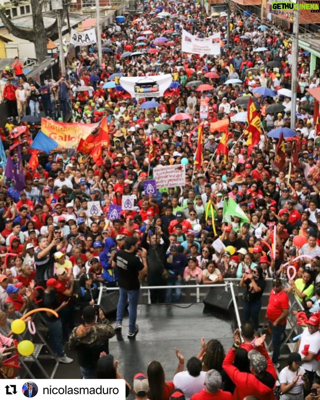 Marlene De Andrade - 14.3K Likes - Este 5 de abril, con alegría y el amor de nuestro pueblo, ocurrió la presentación de los candidatos y las candidatas, líderes y lideresas que tienen claro el destino de #Venezuela: ¡El Esequibo es nuestro!, ¡Comuna o Nada! Dios con Nosotros 💪🏽🇻🇪
El pueblo acompañó a sus candidat@s en los estados Monagas, Nueva Esparta, Guayana Esequiba, Guárico, Yaracuy, Táchira y Bolívar.
Gana en Venezuela …¡El Gran Polo Patriótico “Simón Bolívar” con nuestros candidatos y nuestras candidatas: Ernesto Luna, Marisel Velásquez, Neil Villamizar, Donald Donaire, Leonardo Intoci, Freddy A. Bernal y Yulisbeth “La Tata” García.
Lo que vamos es Palante…💪🏽🇻🇪🙏🏻🎶