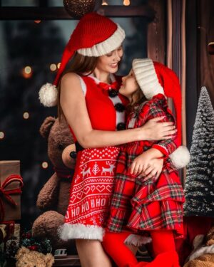 Marlene Favela Instagram - Siempre he amado esta época, pero desde que tú llegaste @bellaseely_  se ha convertido en mi favorita!!! Felices fiestas 🎄 

Fotos by @naye79