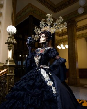 Marlene Favela Instagram - #catrinas #diademuertos 

Proyecto cultural @catrinascontemporaneas
Locación: @Palacio.Postal.museo
Fotografía: @cielocardona
@cieloCardonastudio
Makeup Artist: @EsmeraldaHinojosaArellano
Arte corporal: @laocontemx
Diseñadora: @nandagutierrez_moda
Xolos: @XolosCamacho
Tocado Bella: @bonbonellemx
@prensa_danna