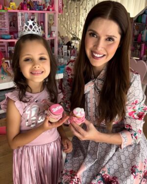 Marlene Favela Instagram - Desde hoy empezamos a celebrarte mi amada princesa @bellaseely_ 💕 #barbietime