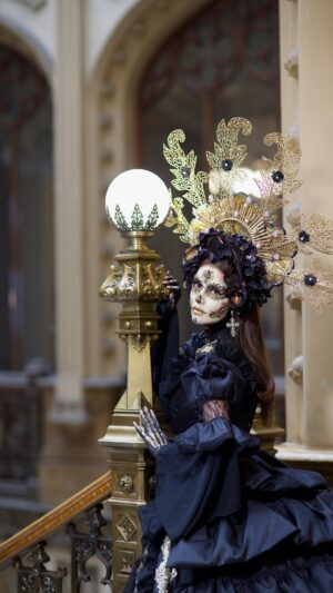 Marlene Favela Instagram - GRACIAS A TODOS!!!
Proyecto cultural @catrinascontemporaneas
Locación: @Palacio.Postal.museo
Fotografía: @cielocardona
@cieloCardonastudio
Makeup Artist: @EsmeraldaHinojosaArellano
Arte corporal: @laocontemx
Diseñadora: @nandagutierrez_moda
Xolos: @XolosCamacho
Tocado Bella: @bonbonellemx
@prensa_danna
#diademuertos