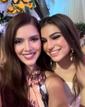 Marlene Favela Instagram - Acompañándote en todos tus momentos felices @sofia_96castro Te amo mi niña que seas muy feliz en tu nueva vida!!!!