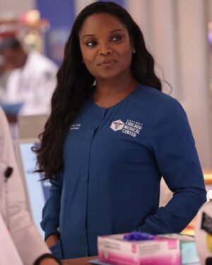 Marlyne Barrett Instagram - It’s @nbconechicago Wednesday! 
Our ED. Checking IN. #chihards new episode for you! #chicagomed