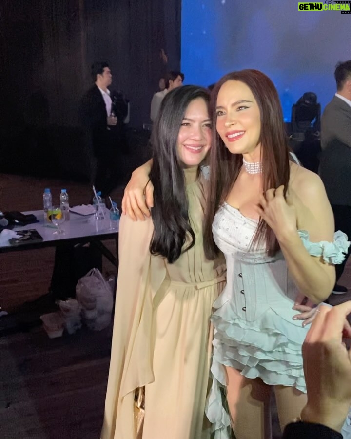 Marsha Vadhanapanich - 24K Likes - ยินดีมากกับน้อง ทั้ง2 คน มีรูปแต่ลงไม่ทันรีบขึ้นมาเชียงใหม่ เจอน้องๆ เพื่อนๆหลายคนเลย Thank you @woodytalk & Ote ที่มา
ชวนพี่ช่าไปร่วมร้องเพลงในงานด้วย❤️
ภาพมีอีก เดี๋ยวไว้ลงอีกนะ #marshairis
#wandolandoflove