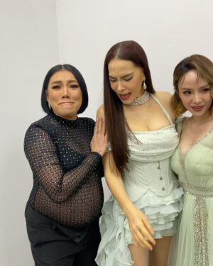 Marsha Vadhanapanich Instagram - ยินดีมากกับน้อง ทั้ง2 คน มีรูปแต่ลงไม่ทันรีบขึ้นมาเชียงใหม่  เจอน้องๆ เพื่อนๆหลายคนเลย Thank you  @woodytalk & Ote ที่มา
ชวนพี่ช่าไปร่วมร้องเพลงในงานด้วย❤️
ภาพมีอีก เดี๋ยวไว้ลงอีกนะ #marshairis
#wandolandoflove