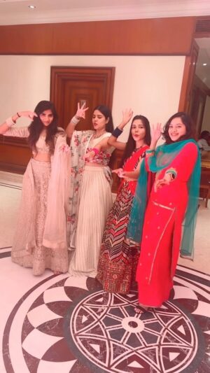 Marshuka Shifana Instagram - Chak chakku 😂 #reels #réel #reelsinstagram #reelsvideo #reelkarofeelkaro #reeloftheday #reelviral #reeltrending #trendingreels #trending #dance #dancereels #wedding #weddingdress #friends #friendshipgoals
