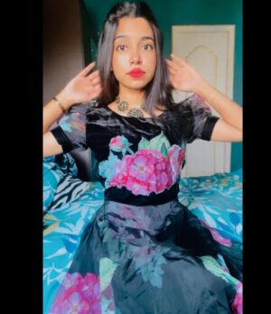 Marshuka Shifana Instagram - 𝑾𝒉𝒂𝒕 𝒎𝒂𝒌𝒆𝒔 𝒚𝒐𝒖 𝒅𝒊𝒇𝒇𝒆𝒓𝒆𝒏𝒕. 𝑴𝒂𝒌𝒆𝒔 𝒚𝒐𝒖 𝒃𝒆𝒂𝒖𝒕𝒊𝒇𝒖𝒍 😍 
Gown 👗: @saadna_boutique 

#instapost #instagram #feedpost #pictureoftheday #instafashion