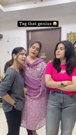 Marshuka Shifana Instagram - Enna oru budhisaalithanam 🫡 

#reels #reelsinstagram #reelsvideo #momdaughters #share #comedy #funnymemes #funnyvideos #trending #trendingreels #tamil