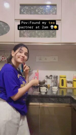 Marshuka Shifana Instagram - Vaanga akka na nalla tea poduven 😂 nambi kudikalam 

#reels #reelsinstagram #comedy #funnymemes #tea #tealover #memes #share #tag #instagram #trending #tamil #2am