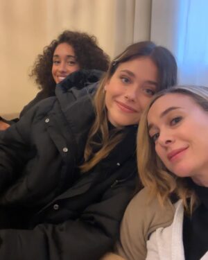 Marta Hazas Instagram - Un poco de miércoles culpable… 
Unas poquitas de esperas en buena compañía para entrar en acción 🎬
.
#culpatuya #Rafaela @primevideoes @pokeepsie_films