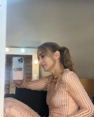 Marta Hazas Instagram - Un poco de miércoles culpable… 
Unas poquitas de esperas en buena compañía para entrar en acción 🎬
.
#culpatuya #Rafaela @primevideoes @pokeepsie_films