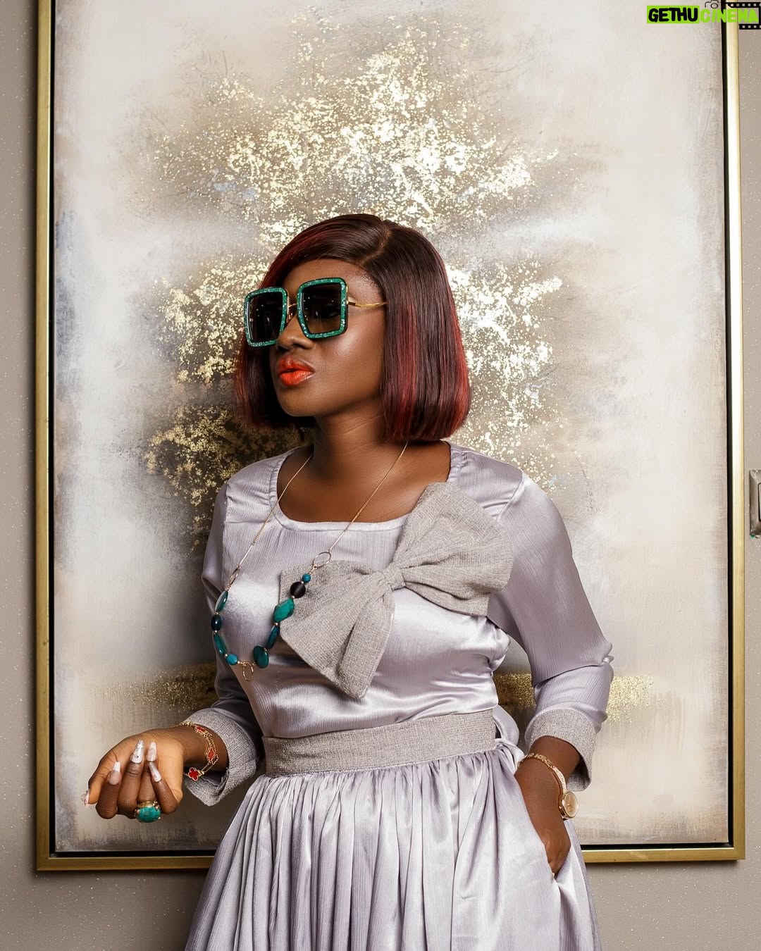 Martha Ankomah - 7.3K Likes - WHEN ASKED IF MY CUP IS HALF-FULL OR HALF EMPTY, MY ONLY RESPONSE IS THAT I AM THANKFUL I HAVE A CUP. HAPPY THURSDAY FAMILY.
DRESS @styleinvogueafrique
Skin care @vibrant_skin_care_
Delivered by @yabaghana
Life style @wellnessbitegh