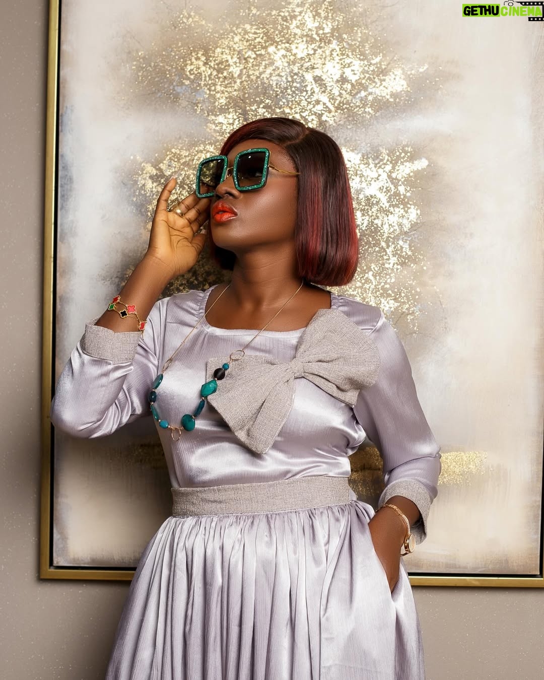 Martha Ankomah - 7.3K Likes - WHEN ASKED IF MY CUP IS HALF-FULL OR HALF EMPTY, MY ONLY RESPONSE IS THAT I AM THANKFUL I HAVE A CUP. HAPPY THURSDAY FAMILY.
DRESS @styleinvogueafrique
Skin care @vibrant_skin_care_
Delivered by @yabaghana
Life style @wellnessbitegh