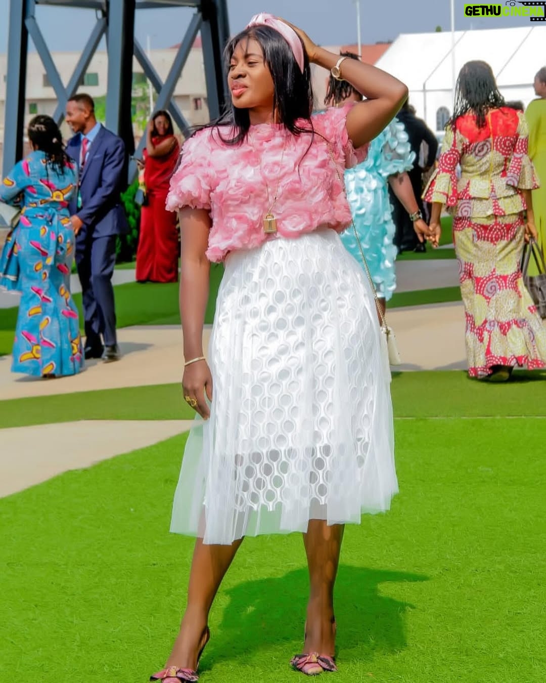 Martha Ankomah - 10.1K Likes - Sundays are for beautiful people. This month is a good month. Happy Sunday family.
Skin care @vibrant_skin_care_
Life Style @wellnessbitegh
Delivery by @yabaghana