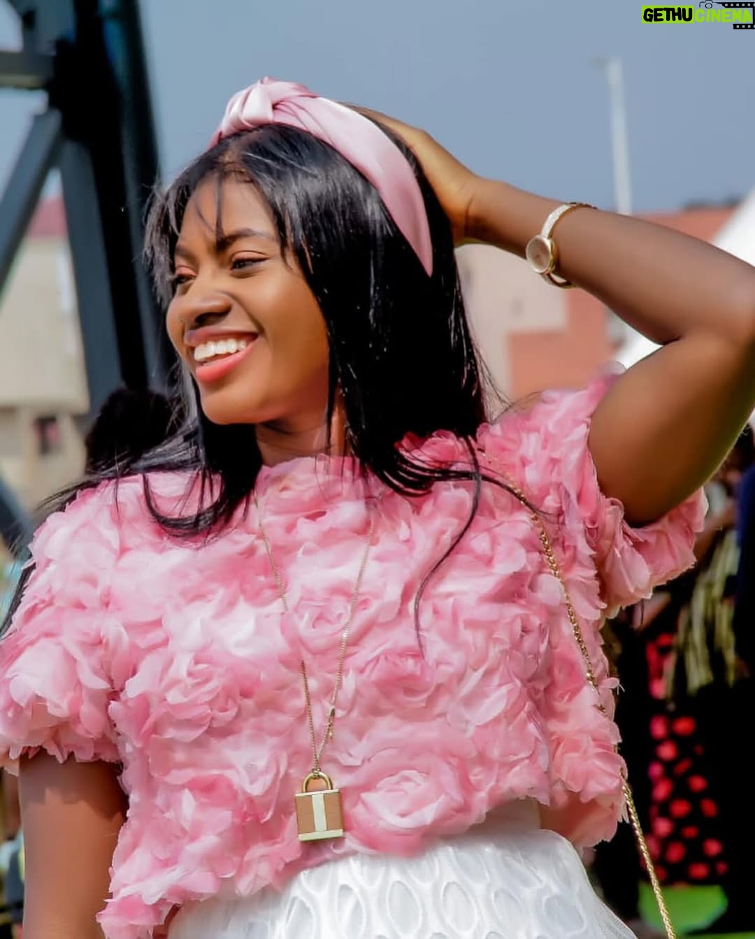 Martha Ankomah - 10.1K Likes - Sundays are for beautiful people. This month is a good month. Happy Sunday family.
Skin care @vibrant_skin_care_
Life Style @wellnessbitegh
Delivery by @yabaghana
