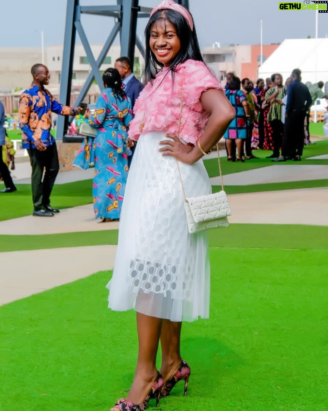 Martha Ankomah - 10.1K Likes - Sundays are for beautiful people. This month is a good month. Happy Sunday family.
Skin care @vibrant_skin_care_
Life Style @wellnessbitegh
Delivery by @yabaghana