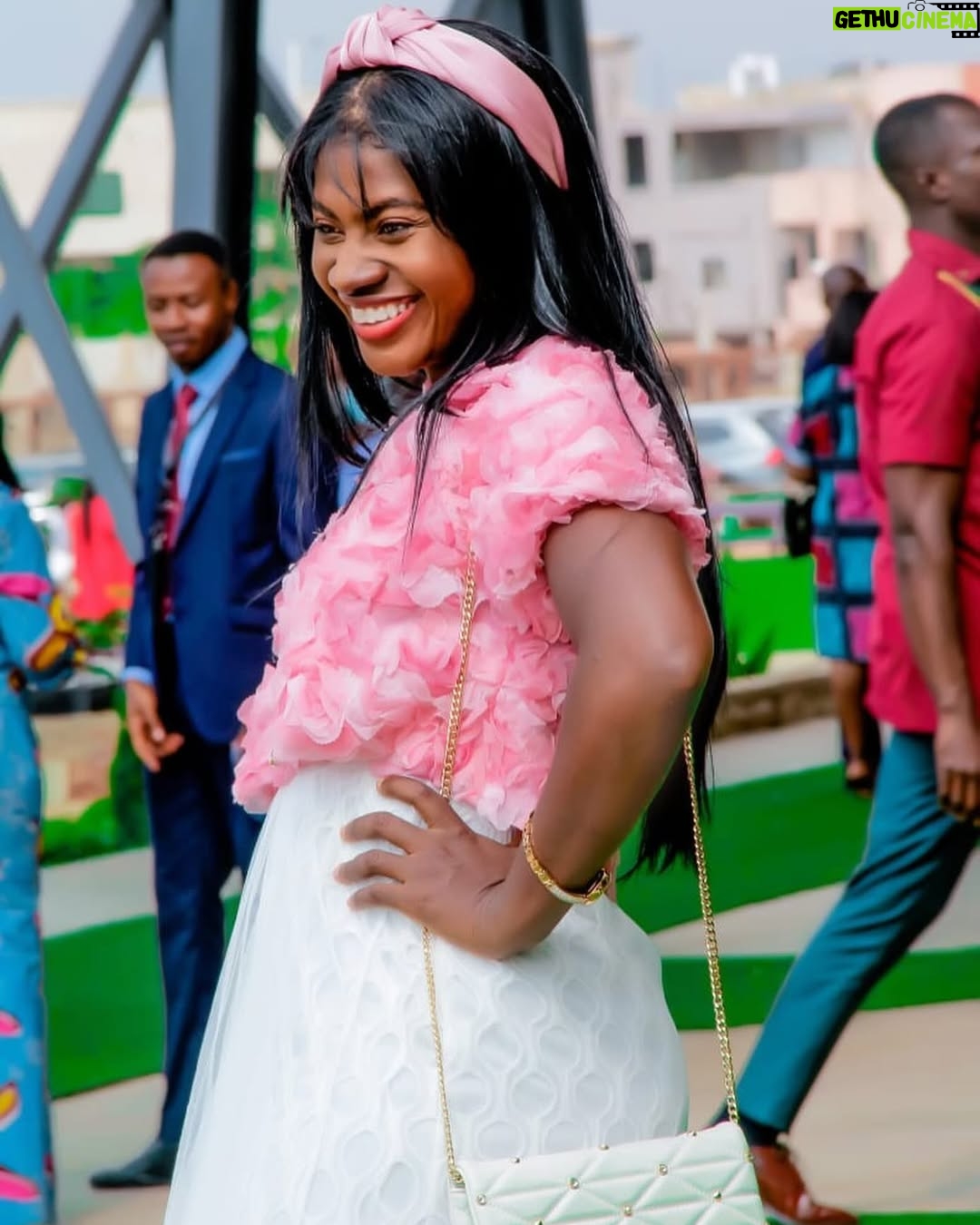 Martha Ankomah - 10.1K Likes - Sundays are for beautiful people. This month is a good month. Happy Sunday family.
Skin care @vibrant_skin_care_
Life Style @wellnessbitegh
Delivery by @yabaghana