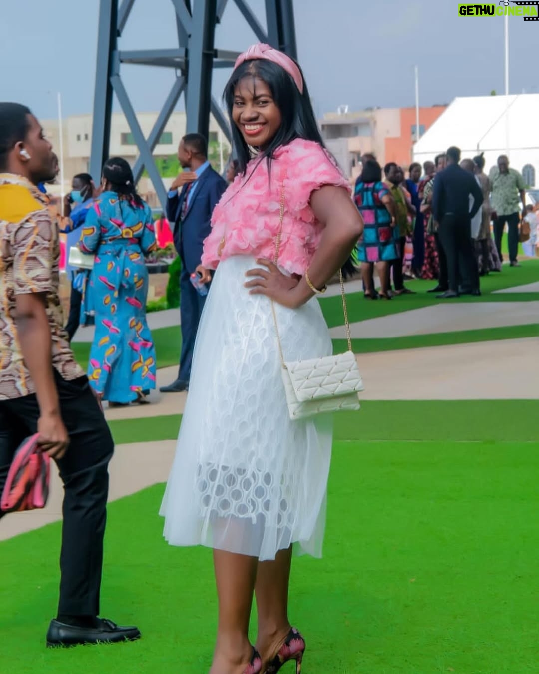 Martha Ankomah - 10.1K Likes - Sundays are for beautiful people. This month is a good month. Happy Sunday family.
Skin care @vibrant_skin_care_
Life Style @wellnessbitegh
Delivery by @yabaghana