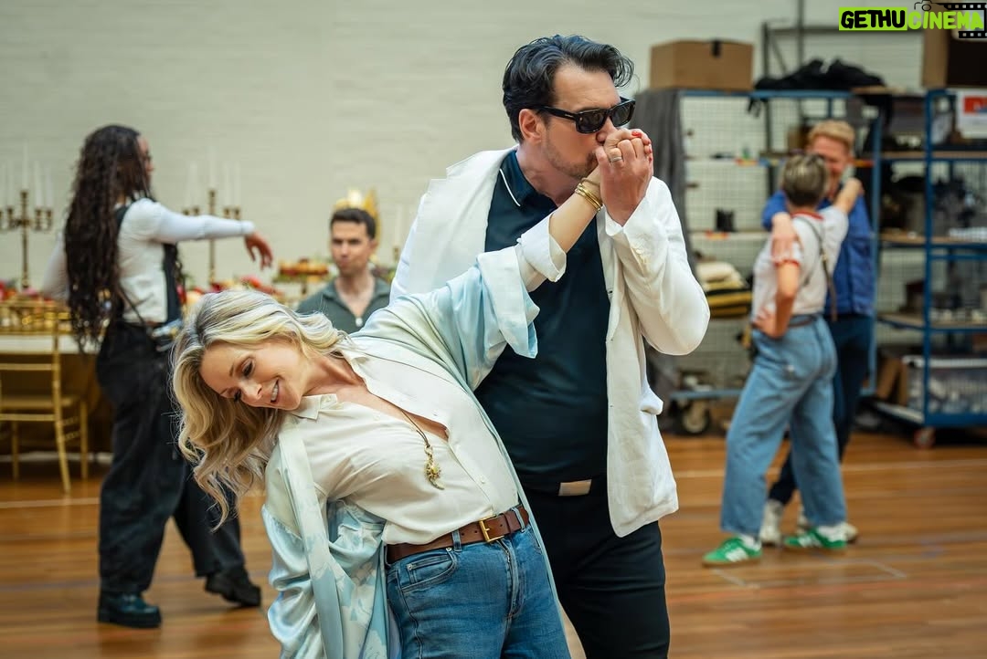 Martha Plimpton - 13.9K Likes - "I want to live in this room! I want to live in this god damn room!" What an honor it is to be in the rehearsal room with this group working on Sondheim & Ives Here We Are at the @nationaltheatre. Pinch me!