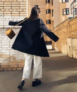 Marusya Klimova Instagram - Отпросилась на часок подышать весной и наконец-то красиво нарядилась, чтобы почувствовать себя собой 😄 Как же приятно 🫠

Шикарное пальто как раз на сейчас 👉🏼@elena_miro 🫶🏻