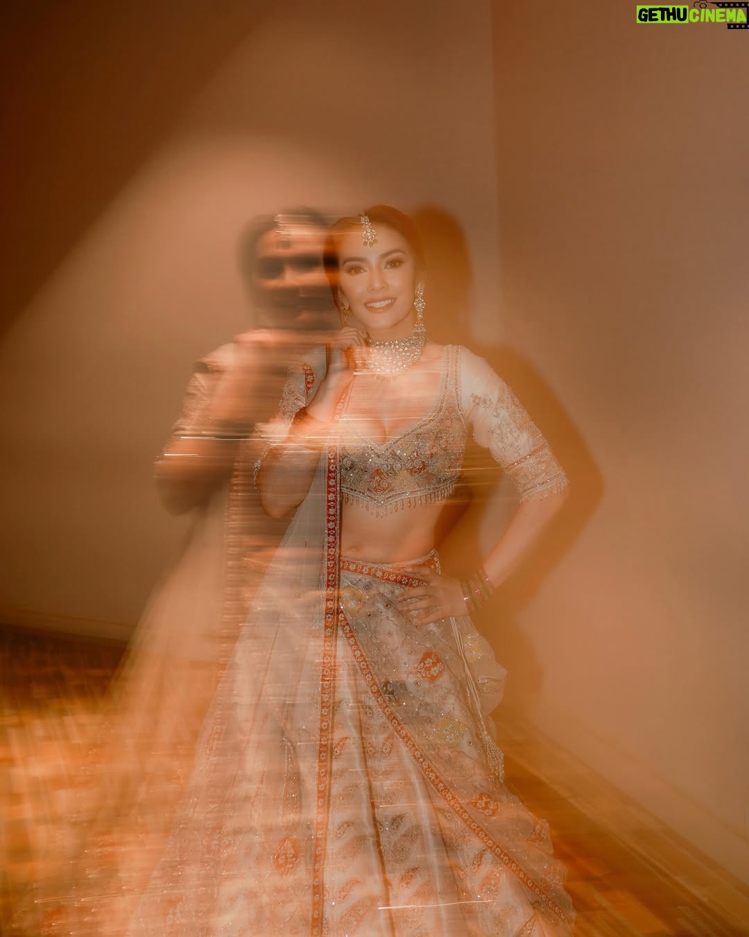 Masayu Anastasia - 2.4K Likes - Daripada cuma dengerin cerita orang, mending dateng dan nonton yuk!
Ayo, ajak teman, saudara, tetangga, gebetan, pacar, keluarga, semuanya dateng ke bioskop dan nonton film Melukis Harapan di Langit India! Siap-siap dibuat terpesona, tertawa, dan terharu. Jangan sampai ketinggalan!
#FilmMHLI #MHLI
#melukisharapandilangitindia
💄: @gintingsmakeup
👗: @leroshboutique
📸 : @andrwphotos @andrwidi