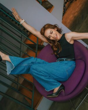 Masayu Anastasia Instagram - malem mingguuuuu… 
ngacunggg yg lagi mlm mingguan sm pasangan 😜🥰

mblo.. sabar ya mblo 😔
•
💄 : @gintingsmakeup 
📸 : @andrwphotos @andrwidi