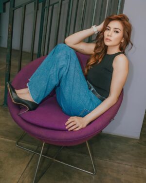 Masayu Anastasia Instagram - OMG ! it’s weekend awready 🫢🫢
have a great weekend y’all ❤️
•

💄: @gintingsmakeup 
📸 : @andrwphotos @andrwidi