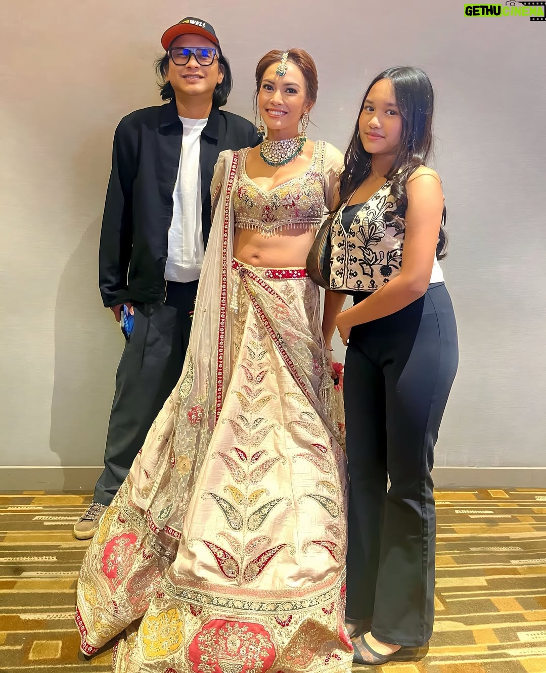 Masayu Anastasia - 11.2K Likes - My Support System … 🥰
#filmmhli #melukisharapandilangitindia
