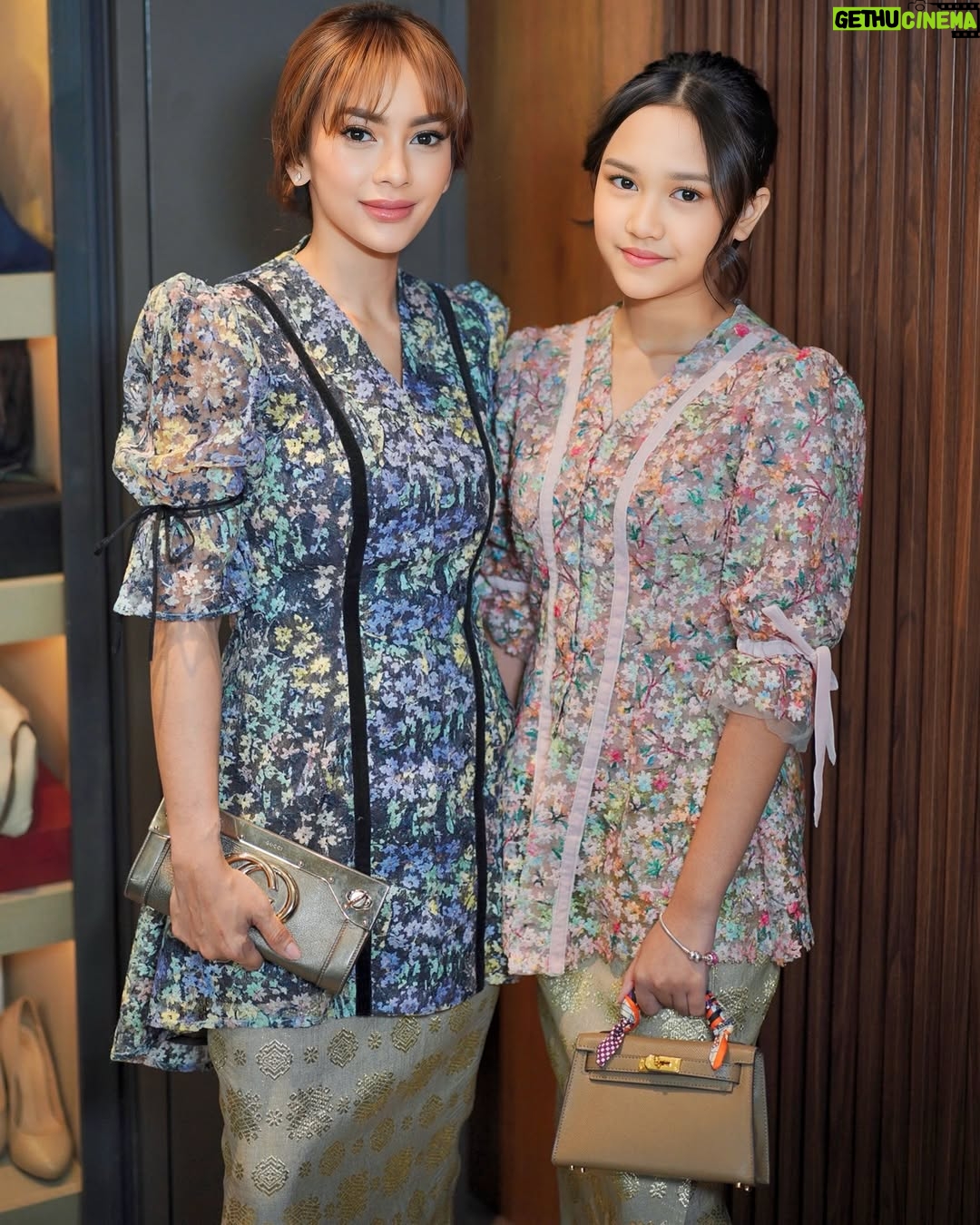Masayu Anastasia - 14.5K Likes - Mother & Daughter @samarraanaya 🤍💫
•
💄 : @gintingsmakeup
📸 : @andrwphotos @andrwidi