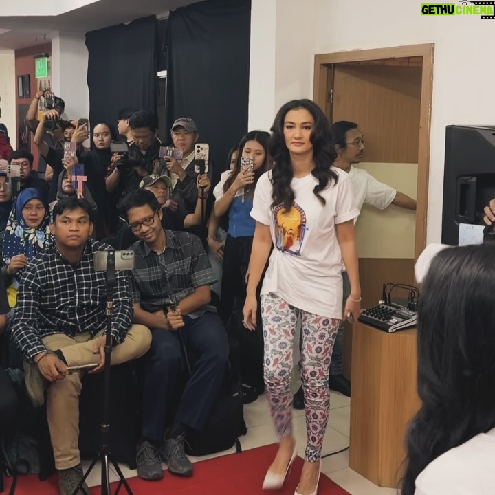 Masayu Anastasia - 3.4K Likes - MELUKIS HARAPAN DI LANGIT INDIA
12 Desember 2024 di Bioskop kesayangan anda .
#mhli @melukis.harapan
Harapan apa yg ingin terkabul di penghujung tahun ini ???
Tulis di kolom Komentar dong 🫶🏼