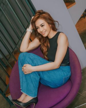 Masayu Anastasia Instagram - malem mingguuuuu… 
ngacunggg yg lagi mlm mingguan sm pasangan 😜🥰

mblo.. sabar ya mblo 😔
•
💄 : @gintingsmakeup 
📸 : @andrwphotos @andrwidi