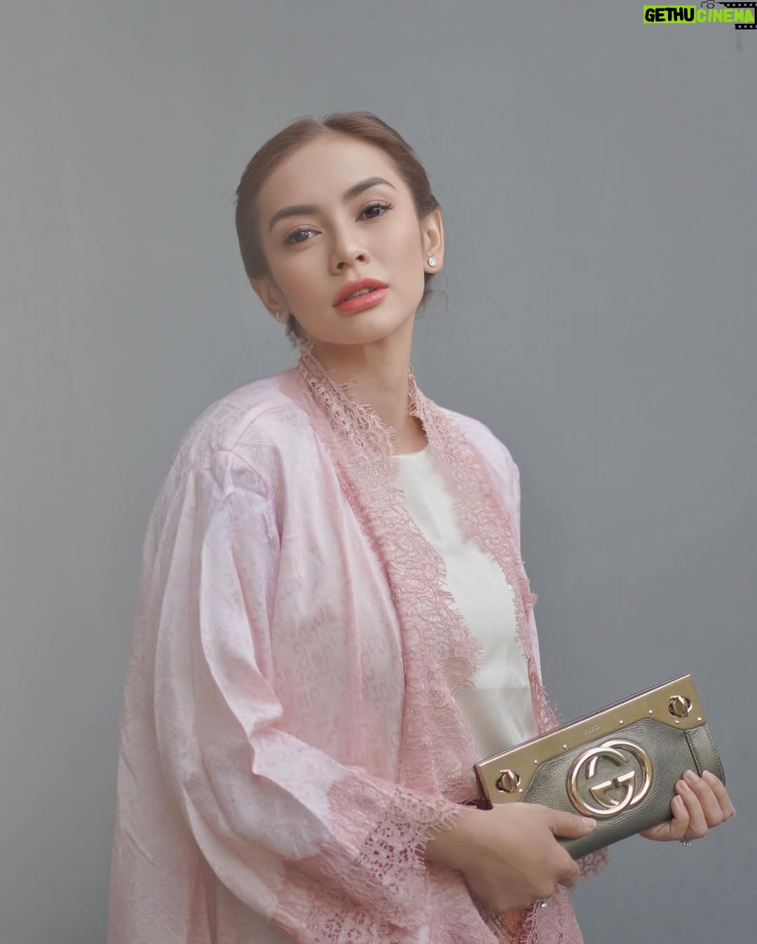 Masayu Anastasia - 2.3K Likes - Perempuan hebat adalah…. ( bolehhh di isi yaa 😊 )
•
💄 : @gintingsmakeup
📸 : @andrwidi @andrwphotos