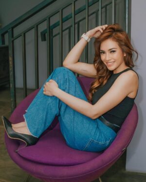 Masayu Anastasia Instagram - malem mingguuuuu… 
ngacunggg yg lagi mlm mingguan sm pasangan 😜🥰

mblo.. sabar ya mblo 😔
•
💄 : @gintingsmakeup 
📸 : @andrwphotos @andrwidi