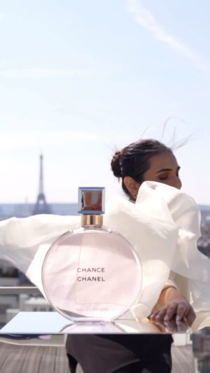 Masoom Mehta Instagram - Found my new signature scent in the heart of Paris with @chanelofficial — a little magic, a little mischief, and a whole lot of wonder. Chance Eau Splendide feels like bottled sunlight. ✨

#TakeYourChance #ChanceEauSplendide #ChanelFragrance #Collab @chanel.beauty