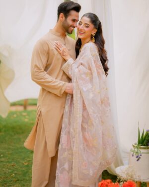 Mawra Hocane Instagram - The ‘ very married ‘ eid ✨🤍🥲🌙 Alhumdulillah 

#mawraameerhogayi 

میری حسین عید ✨
@haseensofficial 

#MeriHaseenEid #HaseensOfficial

💄 @yasmiinekhn 
📸 @omgmoods